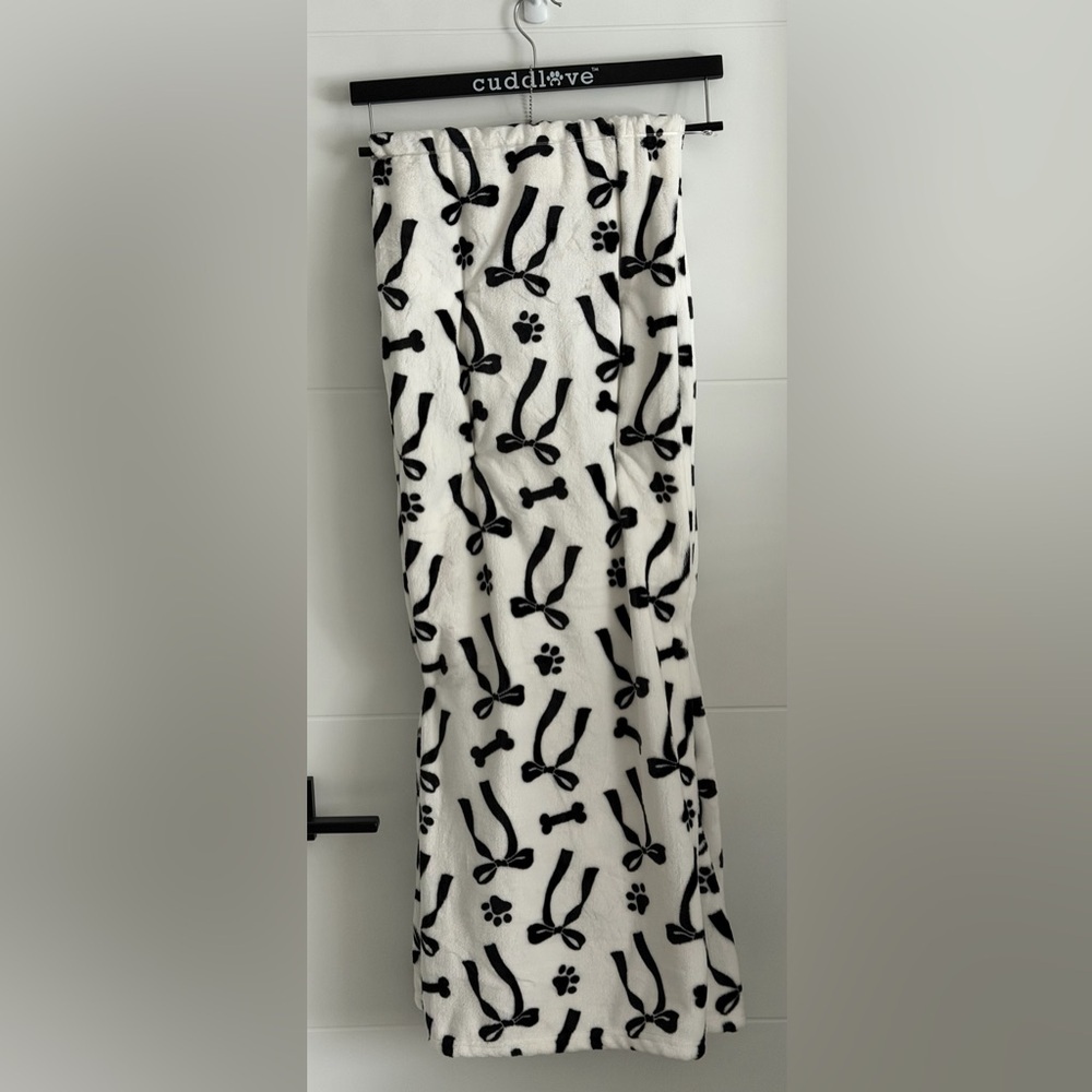 ✨NWT✨ Pet Throw Blanket (50in X 70in) Featuring 🎀 Bows & 🐾 Paw Prints